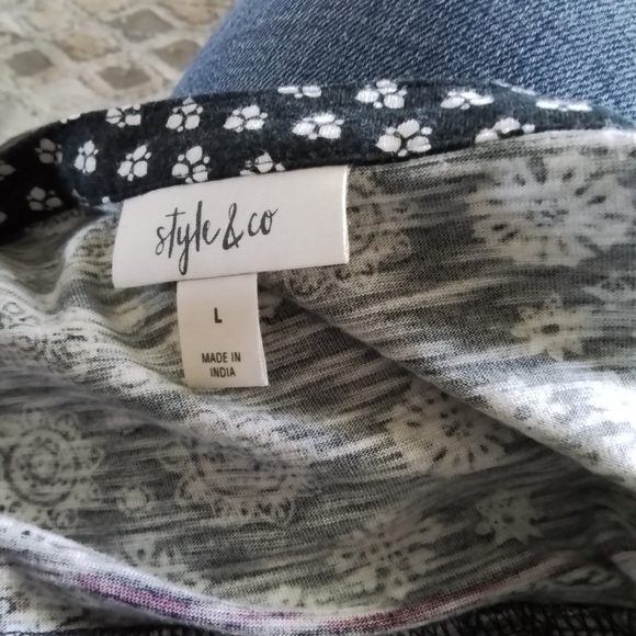 Buttoned up blouse - Picture 3 of 3